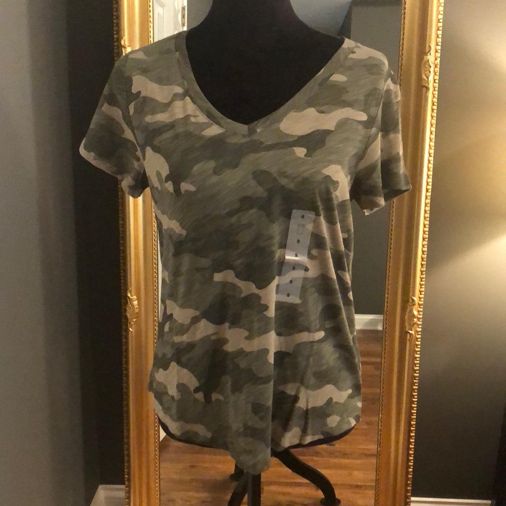 Old Navy l NWT Camo Army Print V-Neck T-Shirt